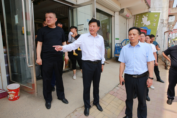 曹县长检查安全生产